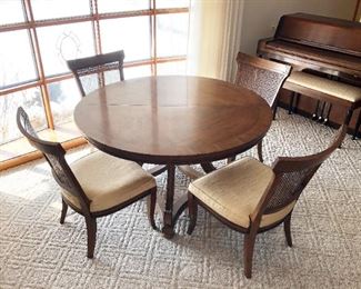 DREXEL HERITAGE GAMING PARLOR TABLE & CHAIRS