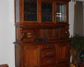 Nostalgic Oak Hutch
