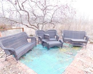 Outdoor patio furniture set