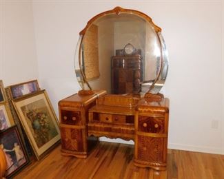 Ladies vanity-Antique Tiger Oak 4pc. Bedroom set