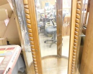 Glass curio Has key