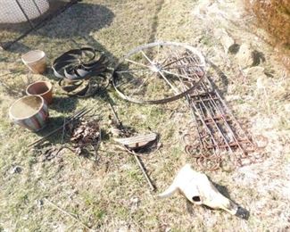 Wagon wheel and outdoor decor