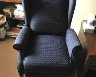 Lay Z Boy Recliner #1 https://ctbids.com/#!/description/share/340737