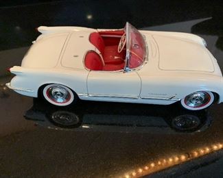 ERTL White Corvette