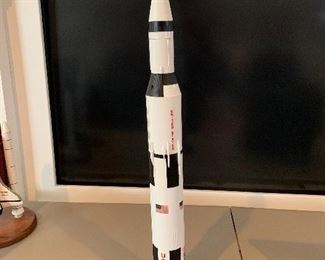 America's Moon Rocket - Apollo Saturn V Scale 1:144 Nick Proach