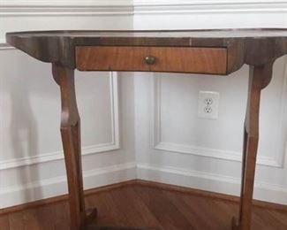 Kidney shaped wood table https://ctbids.com/#!/description/share/340883