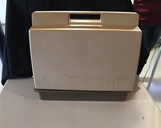 Singer Sewing Machine https://ctbids.com/#!/description/share/340920