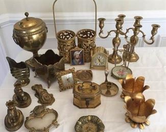 Mottahedeh Elephant Candle Sticks, Footed Square Planter and Other Brass/bronze Colored items https://ctbids.com/#!/description/share/340935