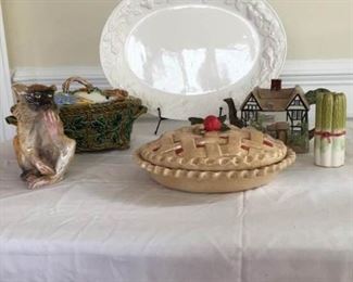 Porcelain Lot of Large Platter, Serving Dish with Lid, Pie Plate with Lid, Teapot Shaped like a House https://ctbids.com/#!/description/share/340948