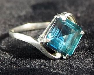 10k White Gold Ring, Size 5-1/2, With Aqua Stone, 1.7g Total Weight