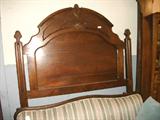 WALNUT VICTORIAN QUEEN SIZE BED