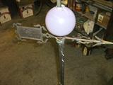 CLOSEUP OF SUPER LIGHTNING ROD. COLOR OF BALL IS
LILAC!
CK. THE ARROW OUT. A GOOD UN!