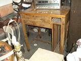 Oak draftsman's desk (top raises up)