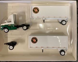 Winross Old Dominion Tractor Trailer/Doubles(Boxed)