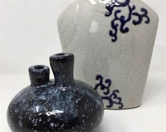 2 Pottery Vases https://ctbids.com/#!/description/share/339166