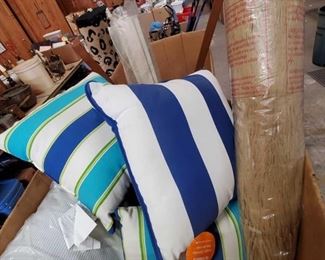 Outdoor Pillows, New Pillows and Decorative Umbrella
Assorted Outdoor Pillows, New Pillows and Decorative Umbrella