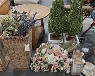Outdoor Decor
Includes vases, wall vases, wicker baskets and more!