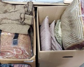 Queen Comforter Set, Blankets and Decorative Pillows
Queen Comforter Set, Blankets and Decorative Pillows