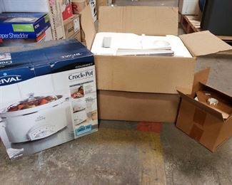 Blender, Crock Pot, Potpourri Pot
Blender, Crock Pot, Potpourri Pot All Items Brand New In Box