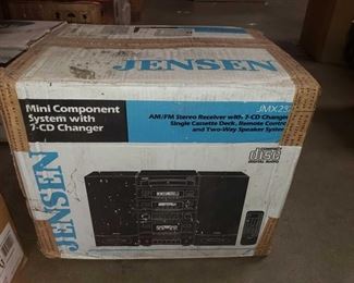 Mini Component System With 7-CD Charger - New in Box
Mini Component System With 7-CD Charger Brand New In Box