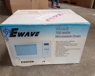 Microwave Oven - New in Box
Microwave Oven Brand New In Box