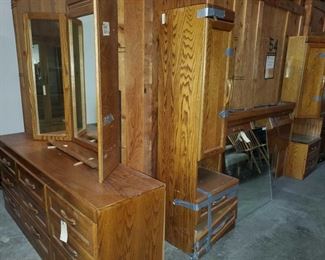 Bedroom Set
Includes Dresser with Mirror, Gueen Headboard with Mirrors and 2 Tall Cubboard Nightstands. Dresser/Mirror measures approx 19"x72"x77" Headboard measures approx 11"x63"x36" Nightstands measures approx 16"x24"x72"