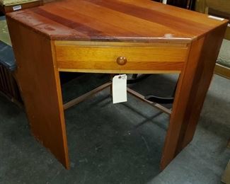 Corner Desk
Measures approx 28"x38"x29"