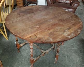 Drop Leaf Table
Measures approx 49"x48"x30"