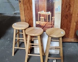 3 Stools and a Breakfast Bar
Breakfast Bar NEW in box measures approx 4"x19"x44" Stools measure approx 12"x24"