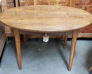 Table with Drawer
Measures approx 35"x48"x29"