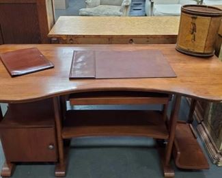 Desk
Measures approx 30"x60"x31"
