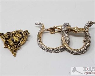 14k Gold Diamond Pins, Weighs Approx 10.4g
14k Gold Diamond Pins, Weighs Approx 10.4g