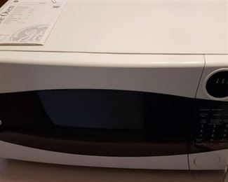 GE Microwave Oven ~ Works ~ 22 in. x 16 in. x 13 in.