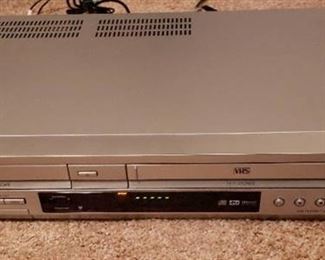 Sony DVD Player/VHS Recorder SLV-D350P w/ Remote ~ Powers on