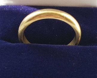 14k Gold Ring Band ~ 3.9g ~ Size Between 6 1/2 ~ 7