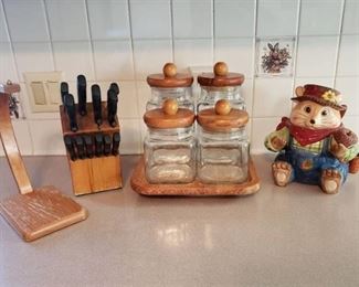 Lot of Kitchen Smallwares