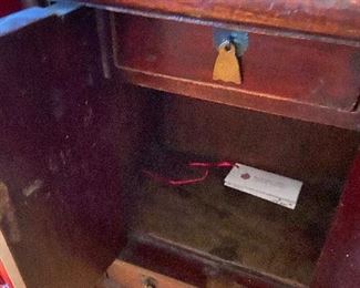 interior of Kang cabinet