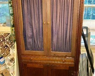 McQuinn Pie safe
$225
