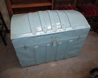 Blue Dome top Trunk
$65