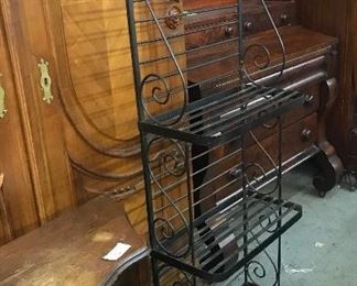 McQuinn Bakers Rack
$30