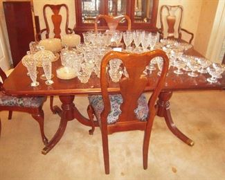 THOMASVILLE SOLID CHERRY TABLE 6 CHAIRS, AMERICAN FOSTORIA COLLECTION