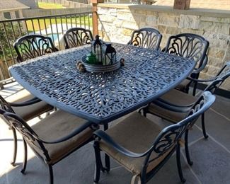 Patio Outdoor  8 chairs and Table  Primo Condition