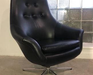 Unmarked MCM swivel chair