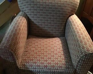 Arm chair in flattering fabric pattern excellent condition.