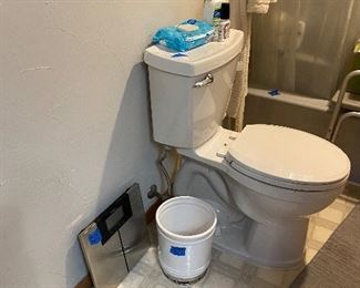 Toilet, garbage can (not shown - matching cup), scale.