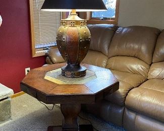 Newer parlour table, table lamp.