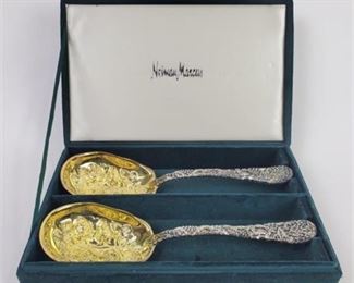 Lot 190
Neiman Marcus Silverplate Server Set in Box (3 of 3)