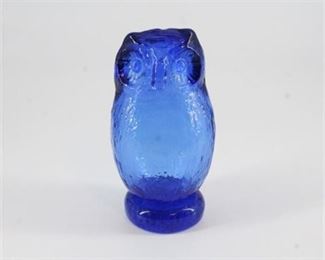 Lot 114
Vintage Mid Century Cobalt Blue Glass Owl Paperweight