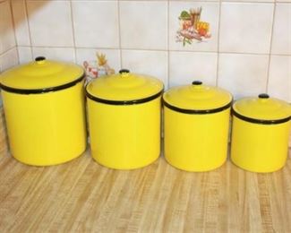 Lot 252
Yellow Canister Lot