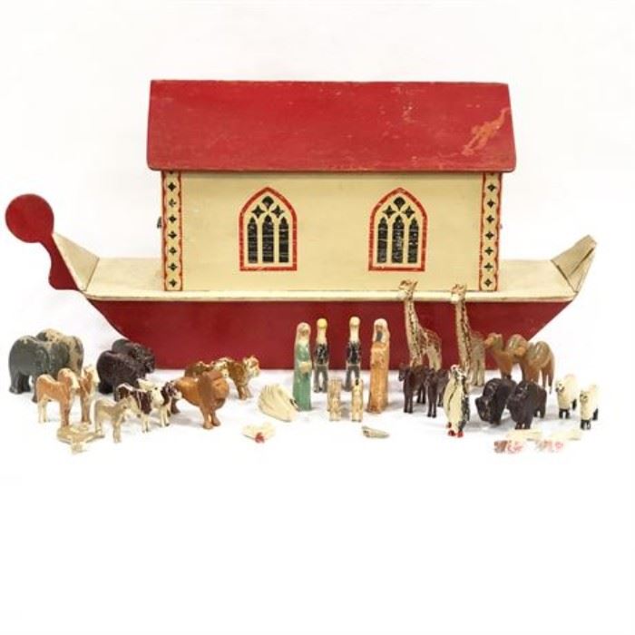 Lot 009
Edwardian Large Noah's Ark with Figurines England Early 20th Century